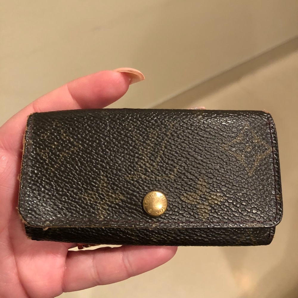 Louis Vuitton 4 key holder